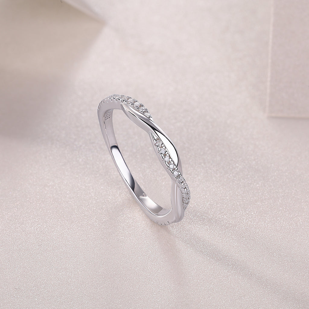 Close-up of moissanite stone on FreyaVibe platinum-plated S925 silver wedding ring